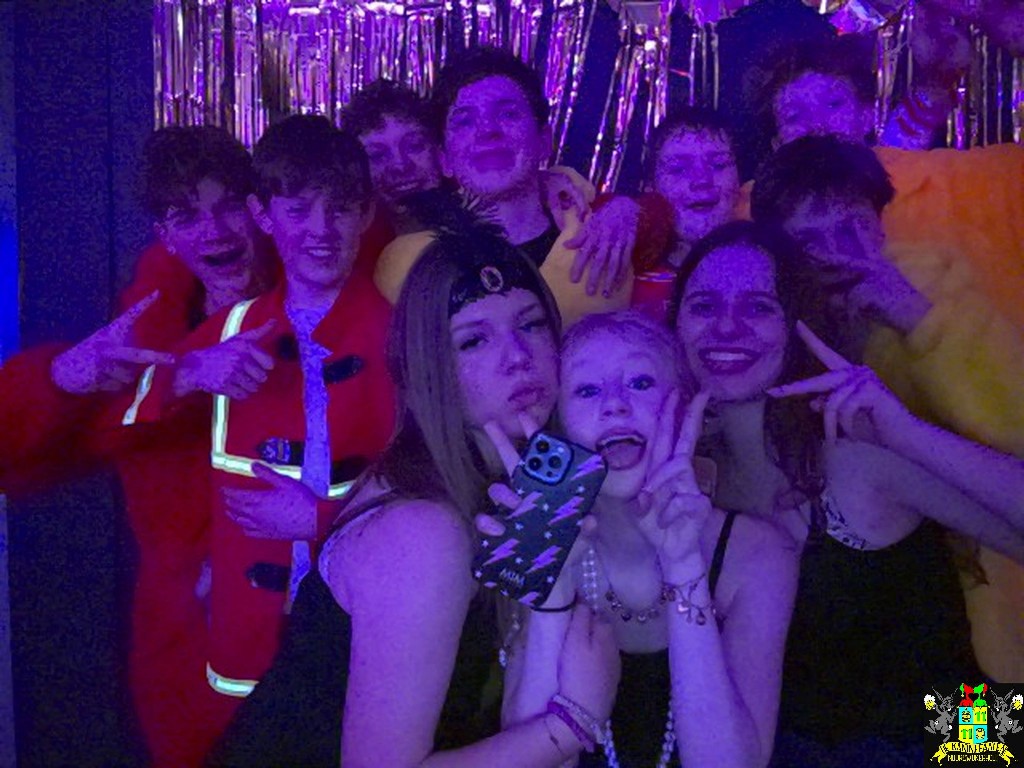 ../Images/Jeugd Opwarmbal Photobooth 078.jpg